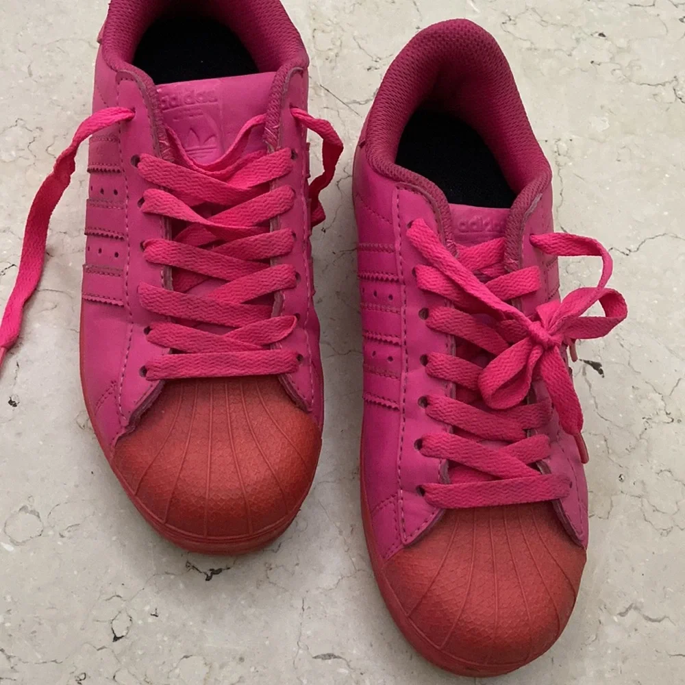 Adidas women Barbie Shoes - Picture 2 of 2